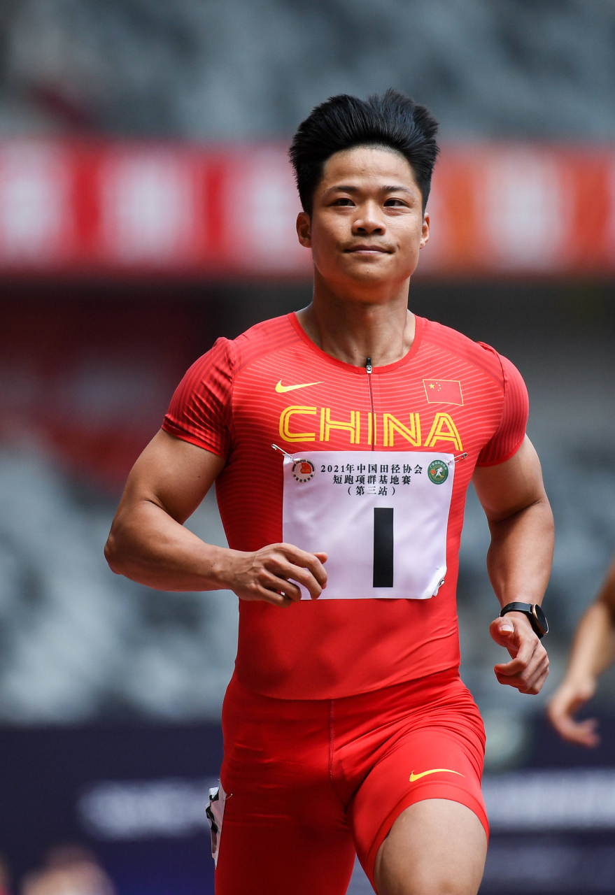 苏炳添打破历史纪录，恒大教练泪洒赛场！
